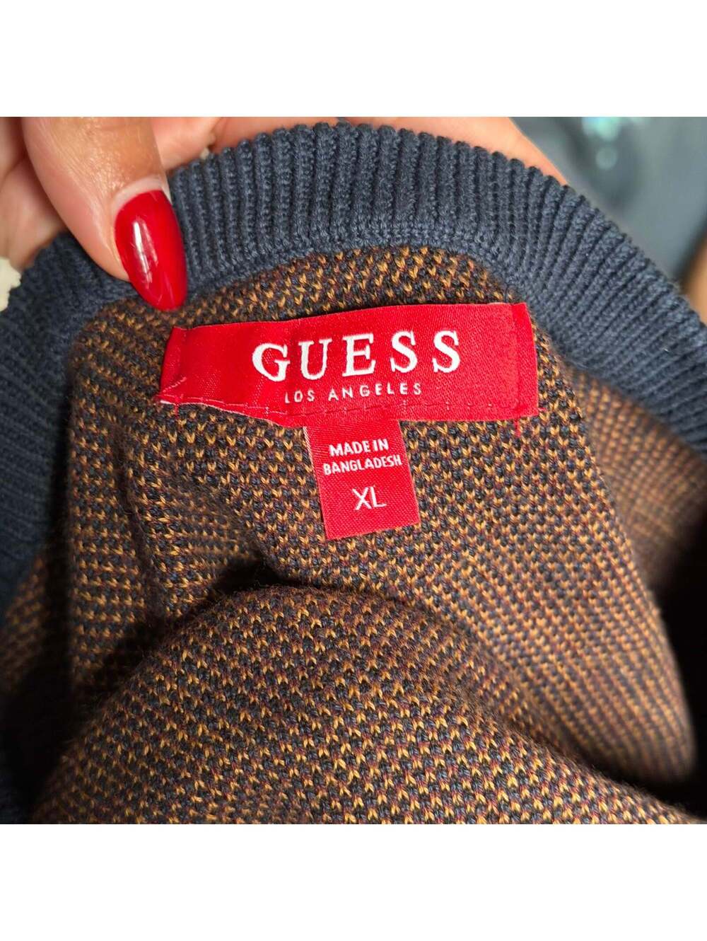 Guess - Picture 8 of 8
